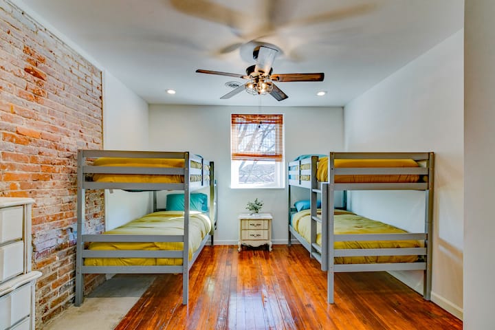 In this room we have two sets of bunk beds sleeping 4