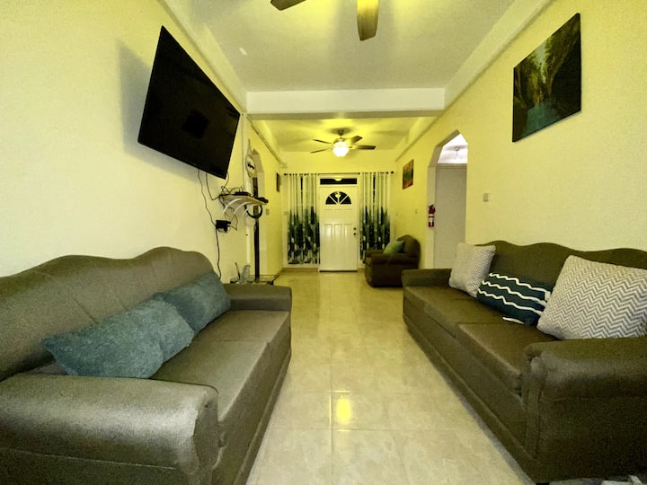Beautiful Quiet Island Home W Airport/ferry Ride - Dominica