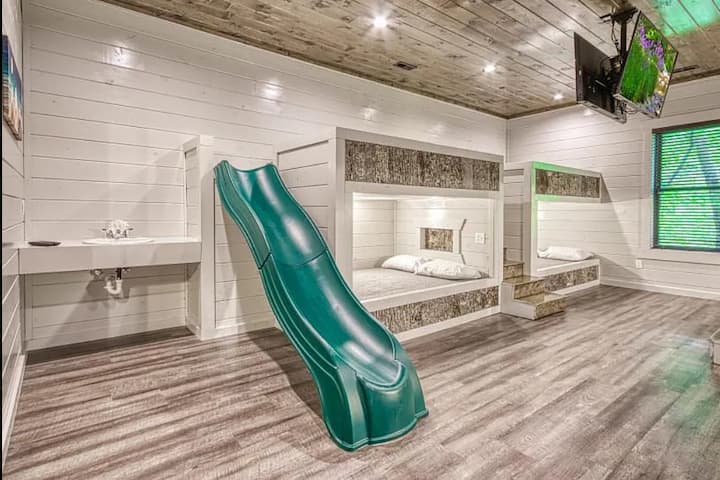 Heated Pool • Game Room and Theater • Near Parkway photo 4