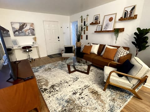 Top performing Airbnb: Earthy Modern 2 BDR Mid-Century Home Pets OK in Sacramento / Roseville / Folsom