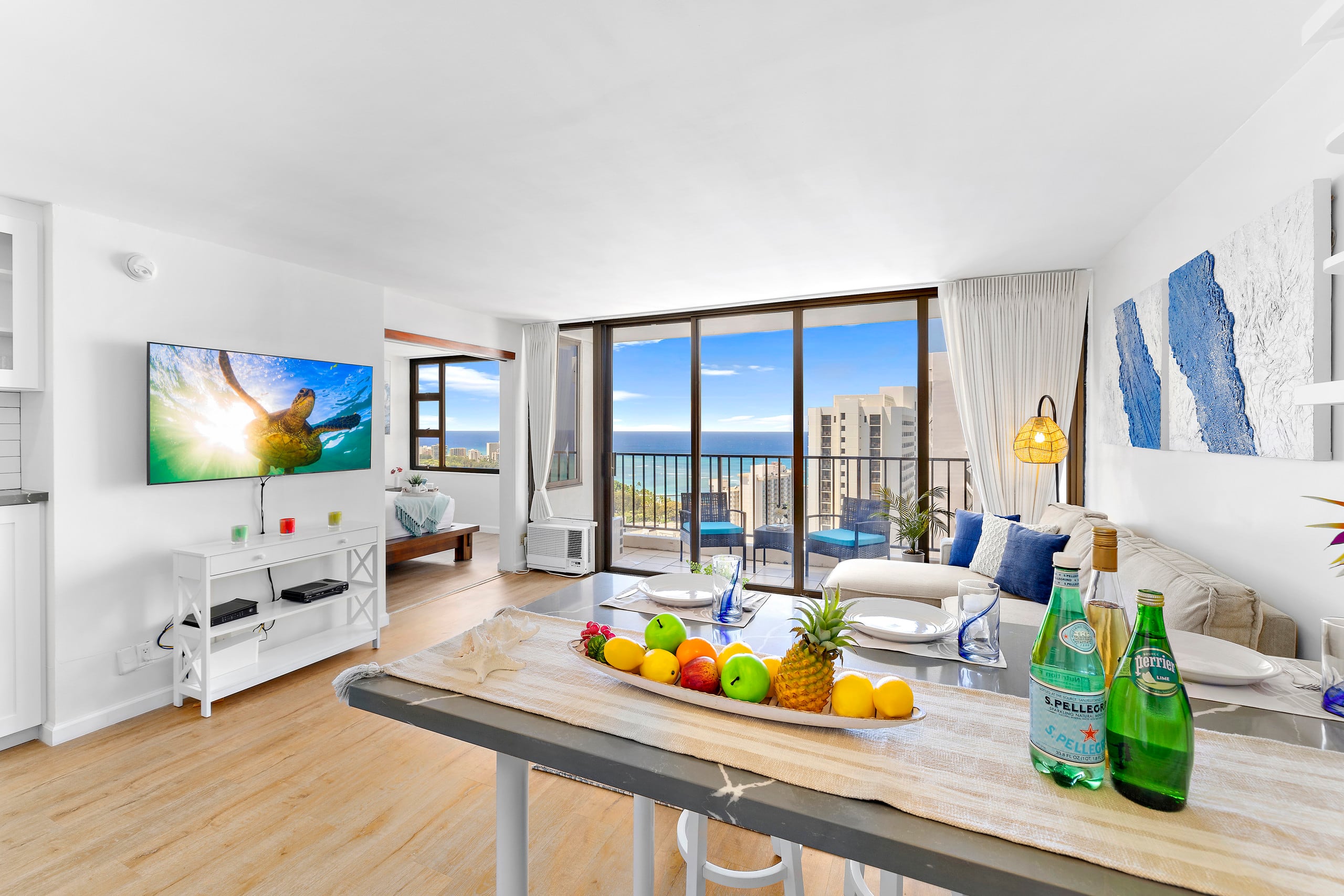Condo in Honolulu · ★4.81 · 1 bedroom · 2 beds · 1 private bath - Image 13