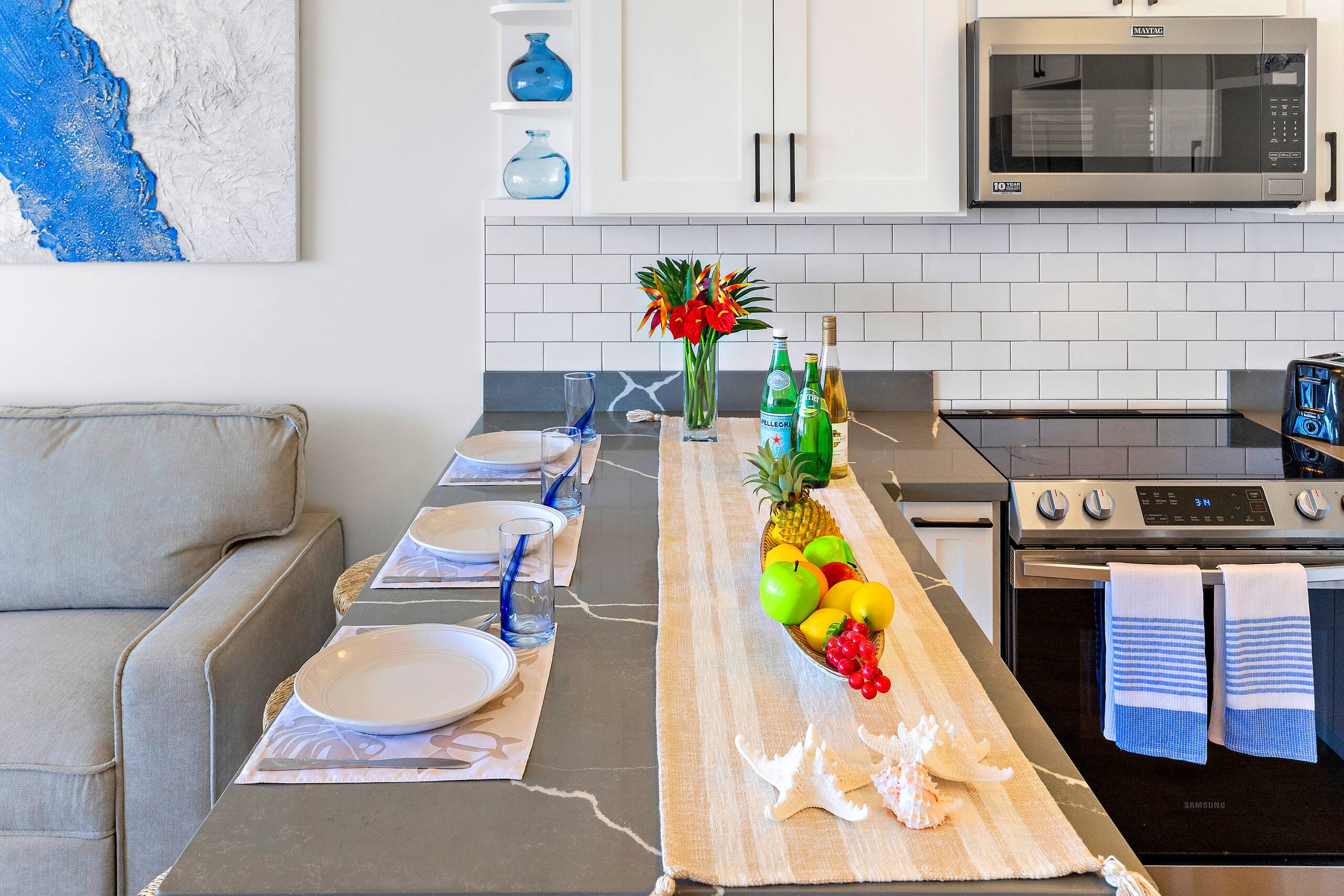Condo in Honolulu · ★4.81 · 1 bedroom · 2 beds · 1 private bath - Image 14