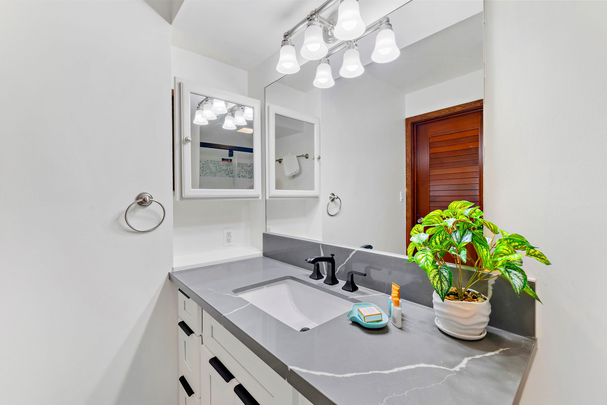 Condo in Honolulu · ★4.81 · 1 bedroom · 2 beds · 1 private bath - Image 22