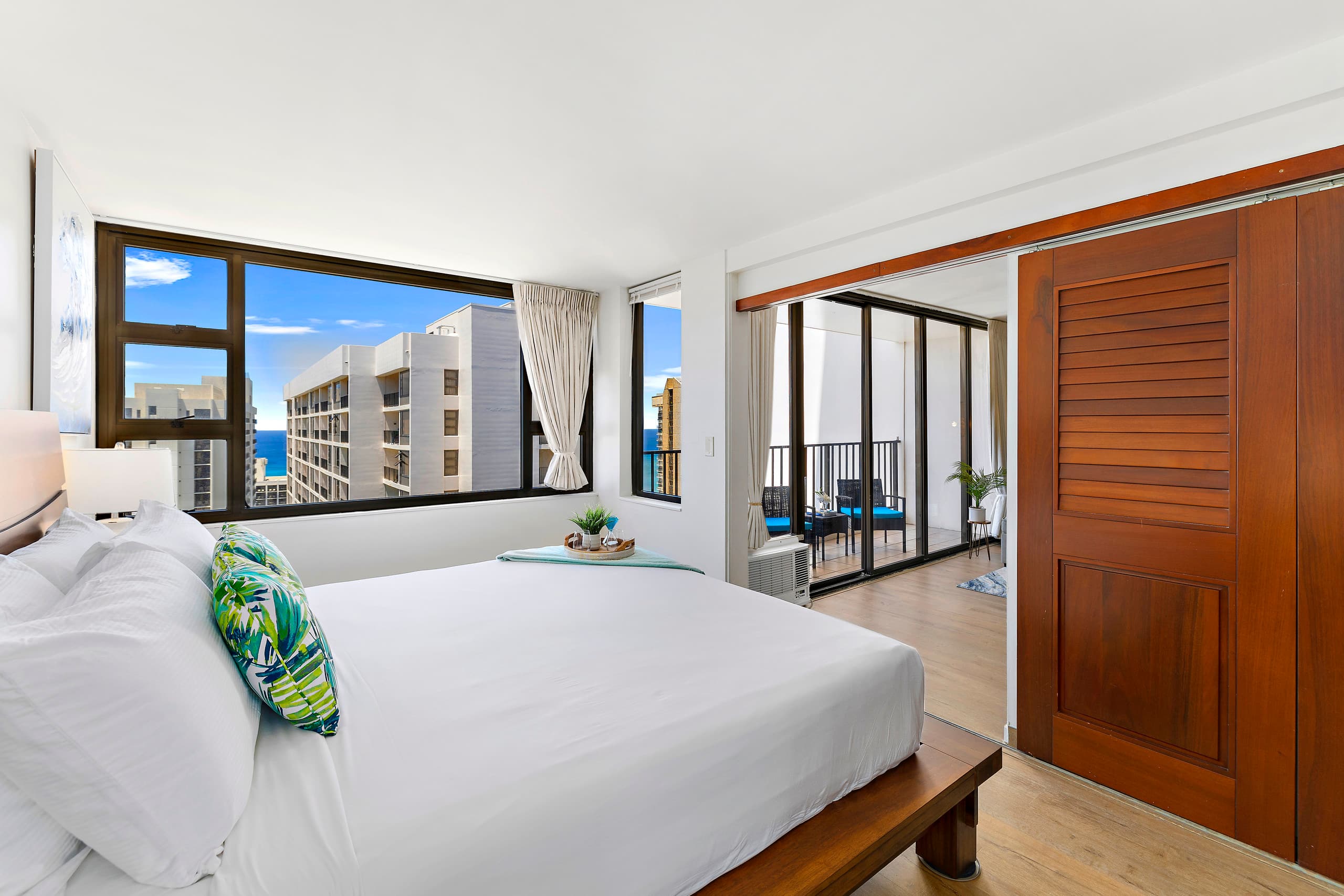 Condo in Honolulu · ★4.81 · 1 bedroom · 2 beds · 1 private bath - Image 17