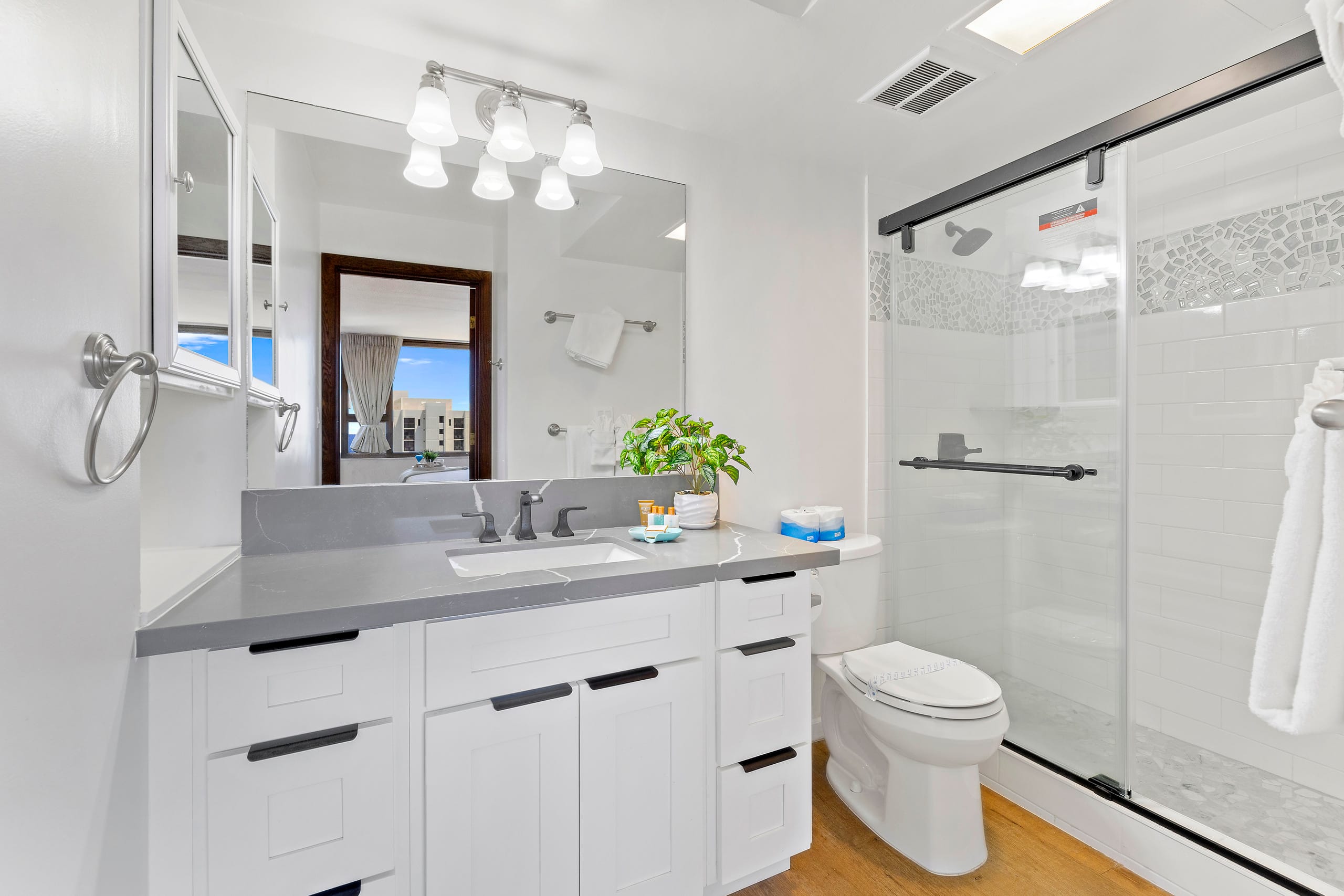 Condo in Honolulu · ★4.81 · 1 bedroom · 2 beds · 1 private bath - Image 20