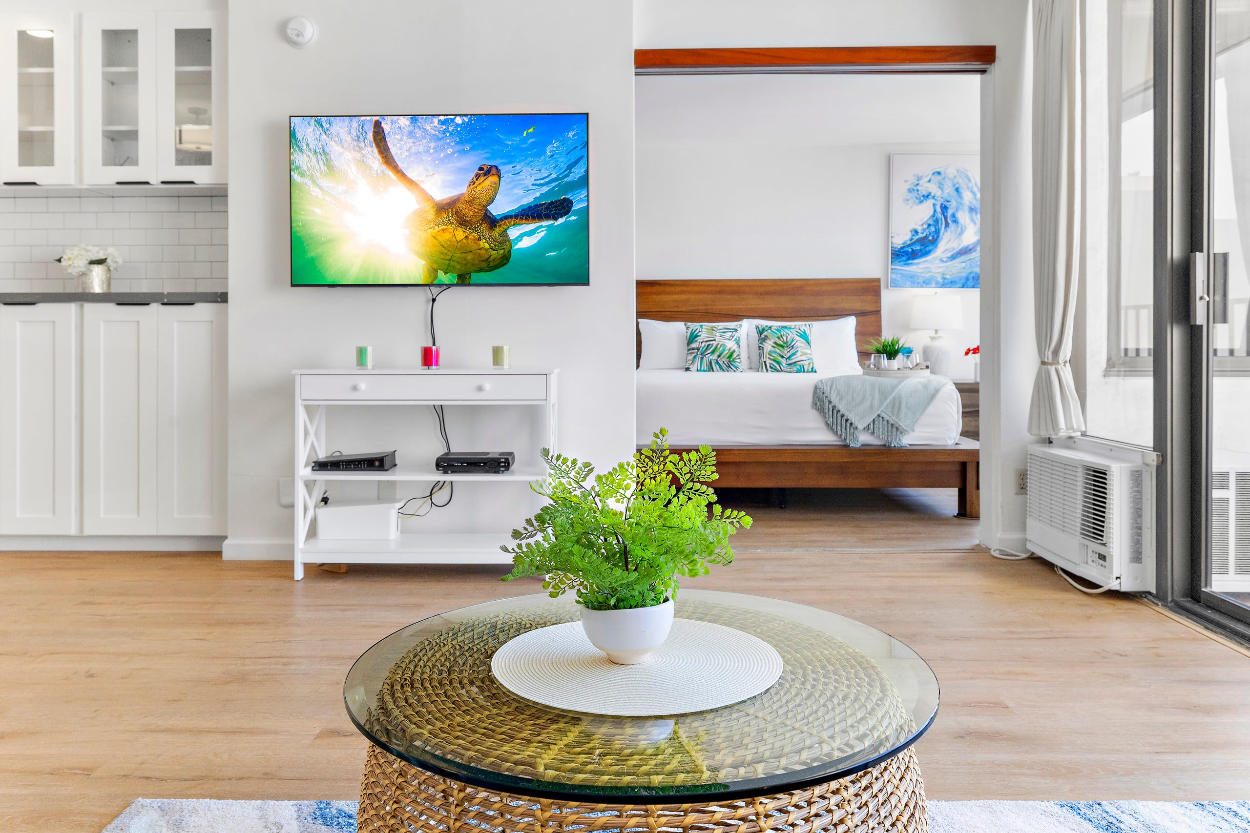 Condo in Honolulu · ★4.81 · 1 bedroom · 2 beds · 1 private bath - Image 8