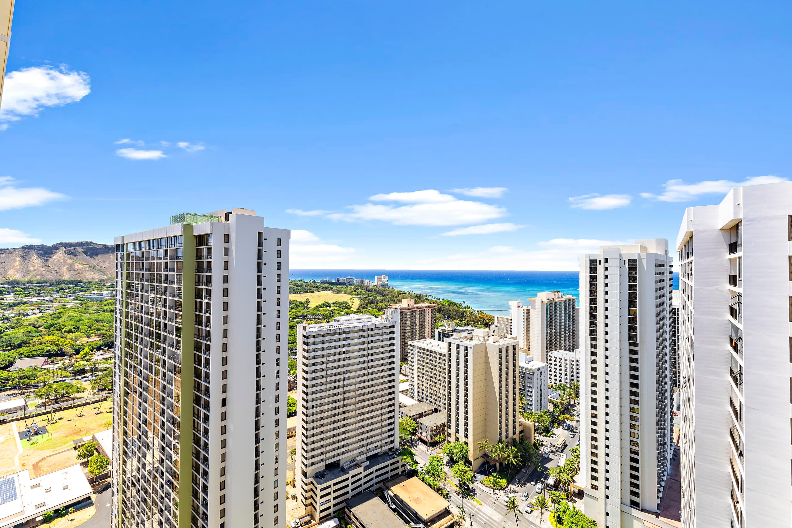 Condo in Honolulu · ★4.81 · 1 bedroom · 2 beds · 1 private bath - Image 25