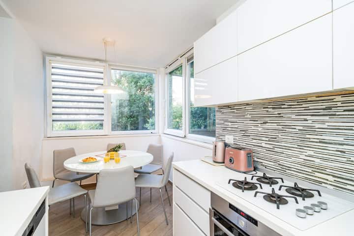 Spacious Two Bedroom Apartment - Dubrovnik