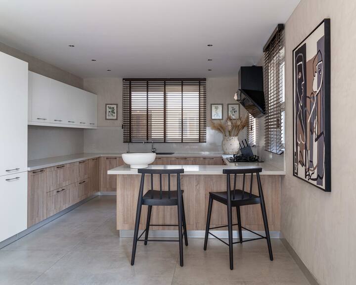 Full kitchen image 1