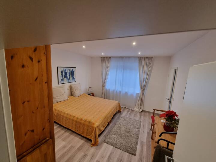 1.80 m double bed, which could also be converted into two single beds. The door to the bedroom and also to the bathroom is more than 81cm wide. The bedroom can be completely darkened by electric blinds.