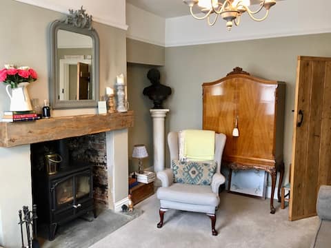 Popular Airbnb listing: Garden Cottage - Central Wetherby in Leeds