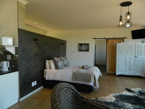 Dewdrop Farm Stay Unit 2