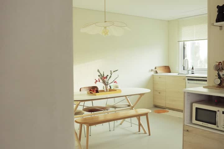 Weekly stay possible <Zijak> In front of the beach, jacuzzi (free), charcoal barbecue, yard…