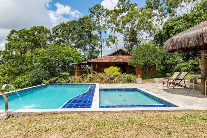 Beautiful house, heated pool and view of Chã Grande