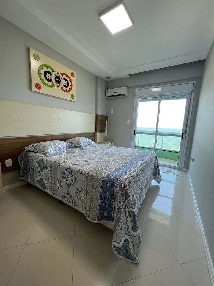 EN SUITE YENYE BAFU NA ROSHANI YA KIBINAFSI. 