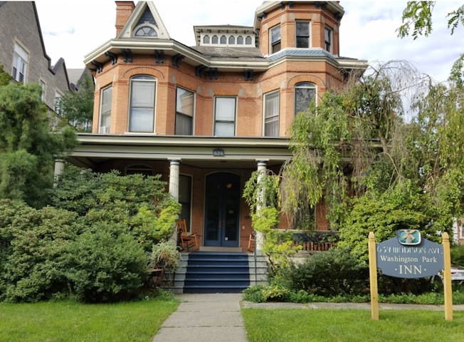 Mads Mansion -Victorian Mansion on Washington Park gallery image 2