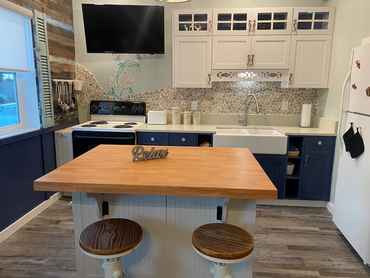 Cozy Retreat, oversize pking, Jeep Beach Daytona