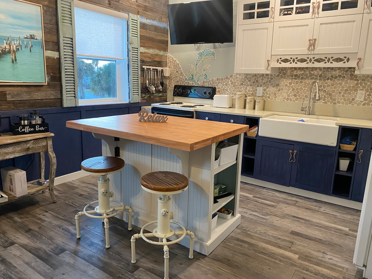 Cozy Retreat, oversize pking, Jeep Beach Daytona