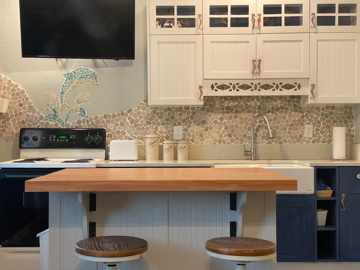 Cozy Retreat, oversize pking, Jeep Beach Daytona