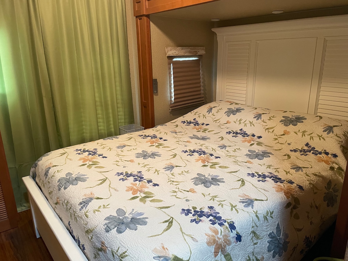 Verstelbaar bed zeer comfortabel 