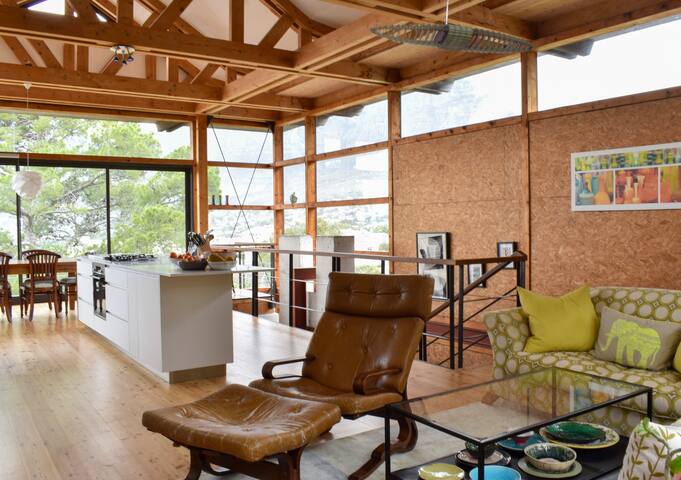 Architectural Home Magnificent View gallery image 4