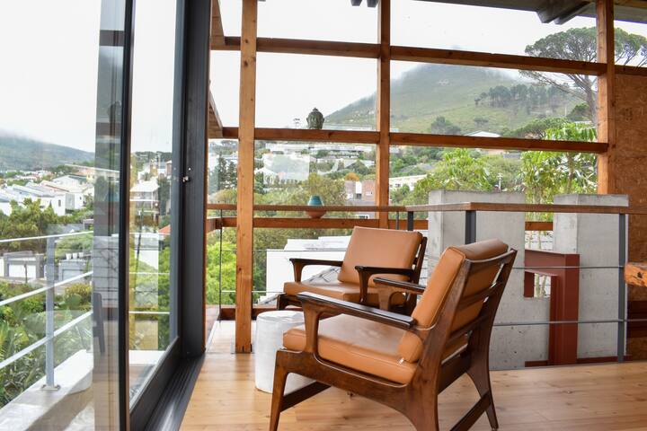 Architectural Home Magnificent View gallery image 3