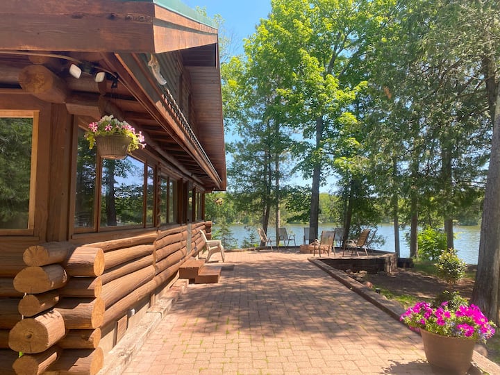 Briar Lake Log Lodge Pets Sauna Duluth, MN Houses for Rent in