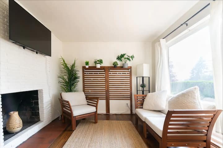 Comfy 3b2b House Near Light Rail Station - Mountlake Terrace, WA