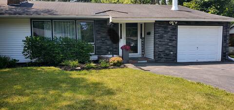 Beautiful home near Drumlins Country Club/SU