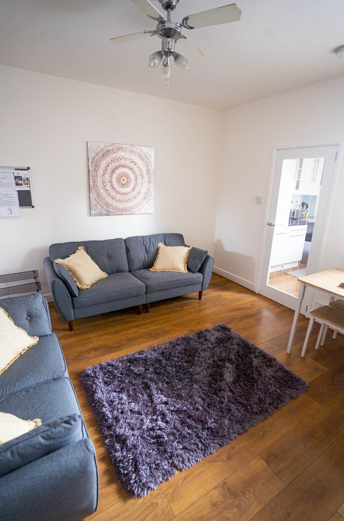 Top performing Airbnb: Comfortable House in Nuneaton with FREE parking in Nuneaton And Bedworth