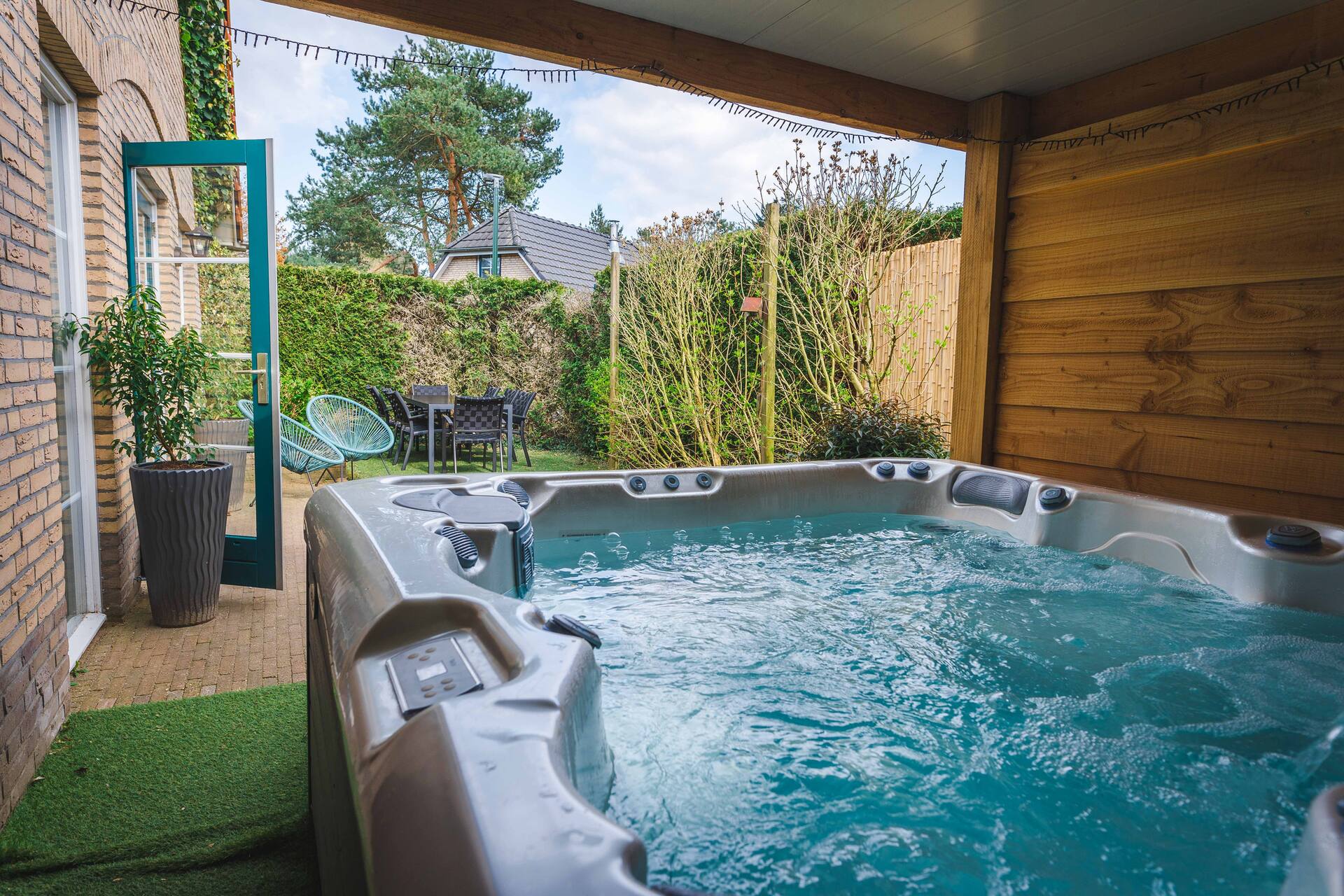 Luxurious Veluwe vacation home with Jacuzzi and sauna