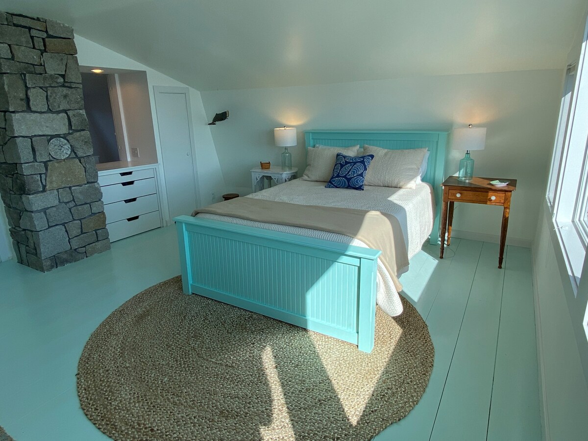 Queen w/Twin Trundle on 2nd Floor North with adjacent bathroom (nothing other on this floor)