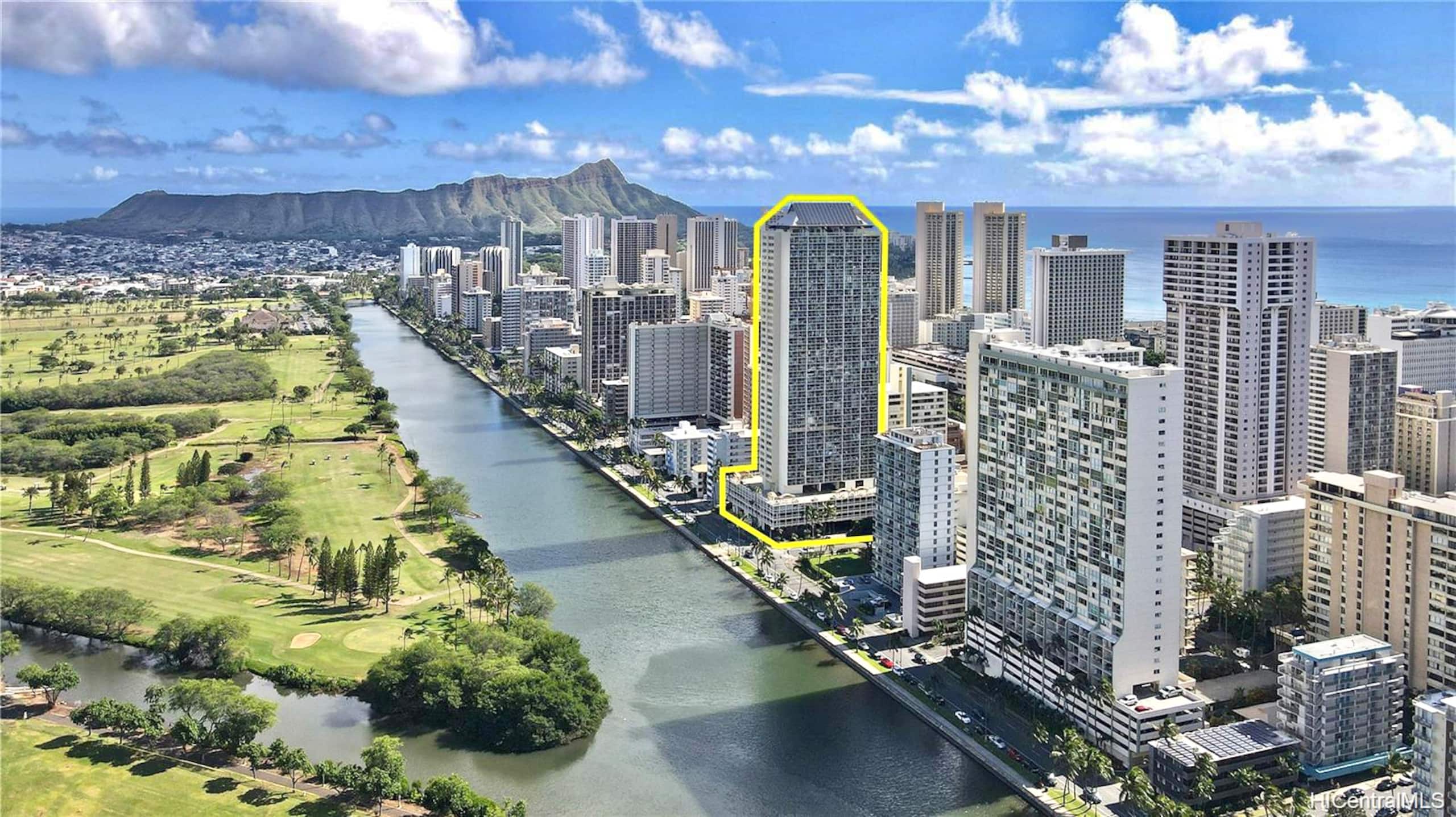 Skyline-Pool View-King Studio-Central Waikiki - Image 17