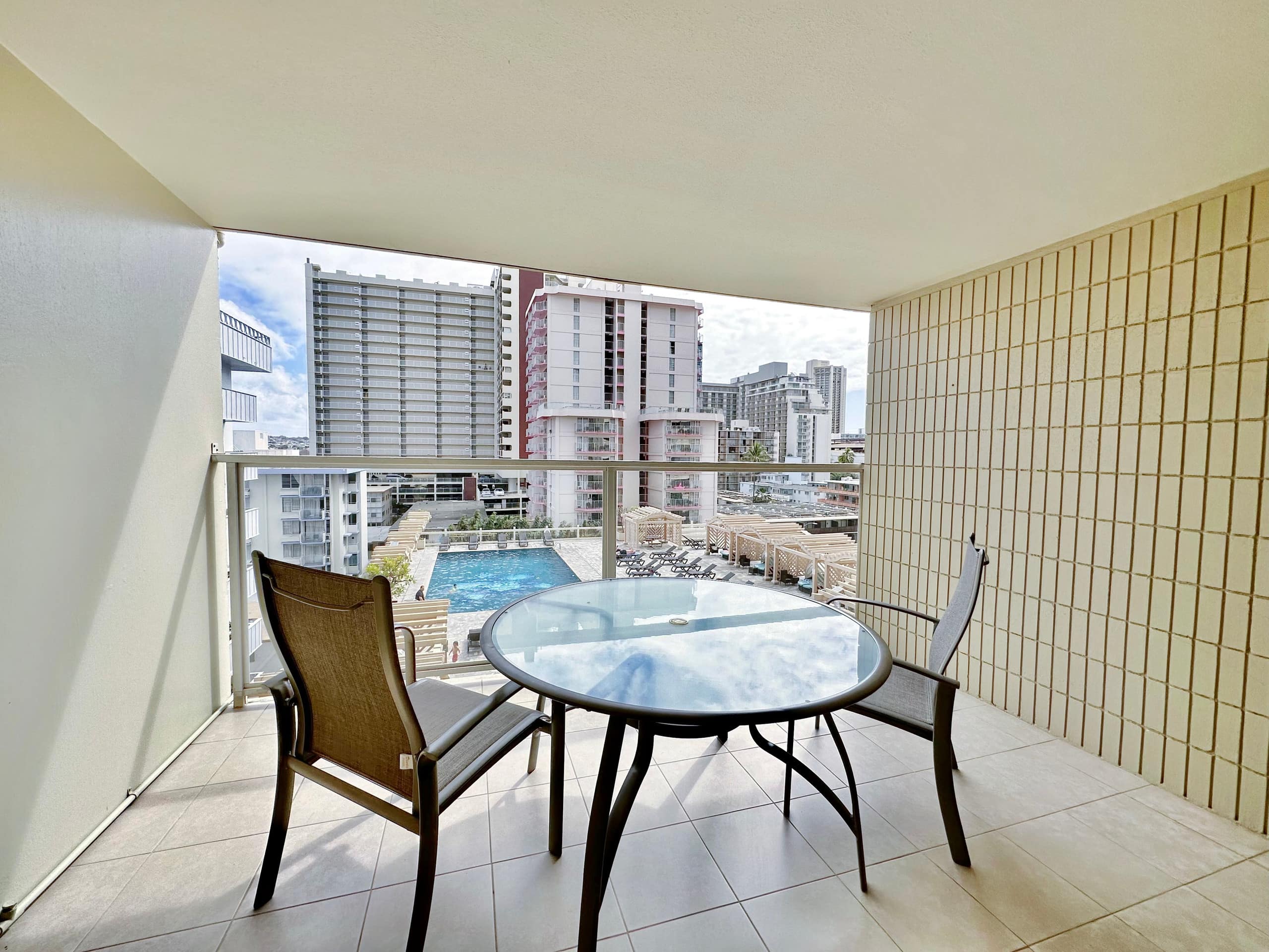 Skyline-Pool View-King Studio-Central Waikiki - Image 15