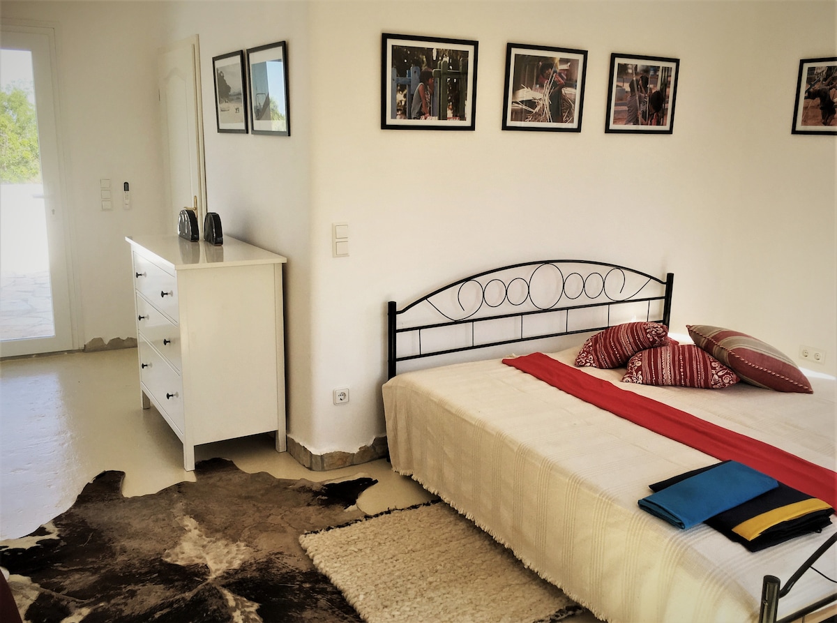 غرفة نوم في الطابق العلوي