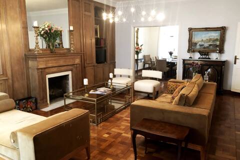 Anuncio de Airbnb popular: Classic French Residence en Comuna 2