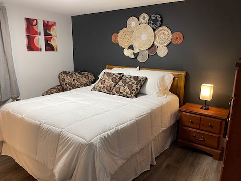 Peaceful one bedroom apt for traveling worker.