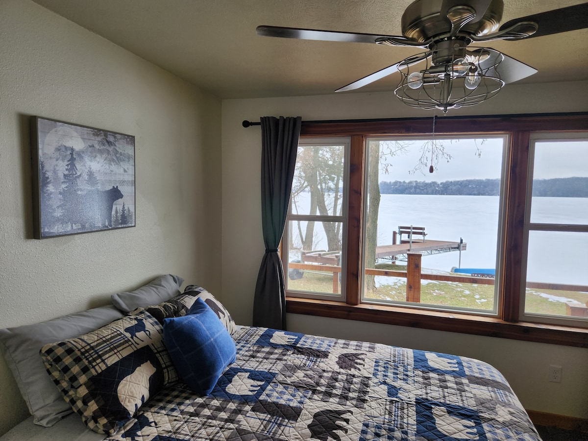 Lakefront cabin with Pier on Little Green Lake Cabins for Rent in