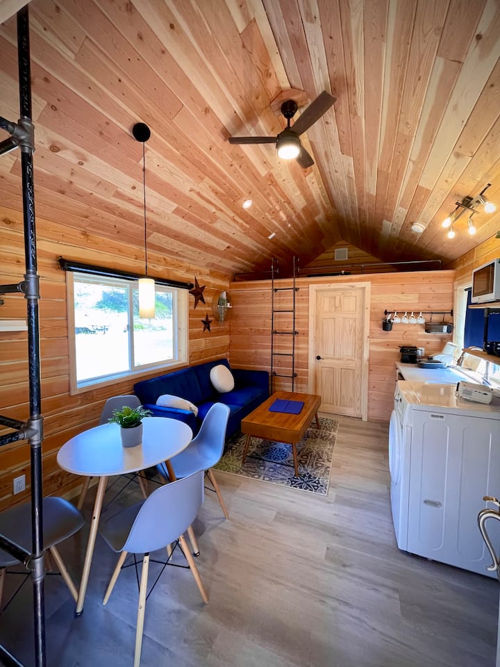 13 Best PetFriendly Cabins Near Okanagan Lake, Canada Updated 2024