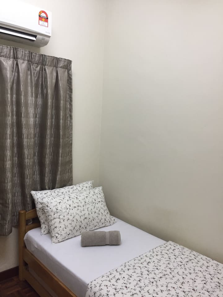 3rd bedroom with air-cond
