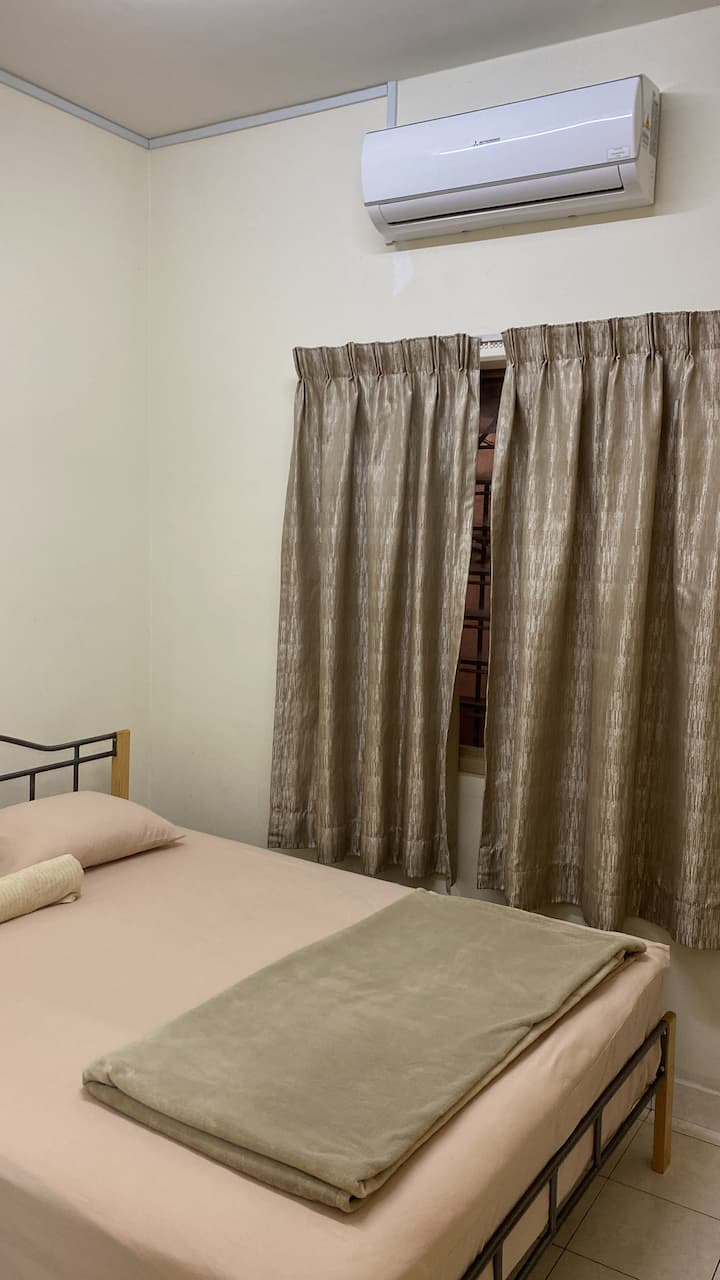 4th bedroom on ground floor with air-cond