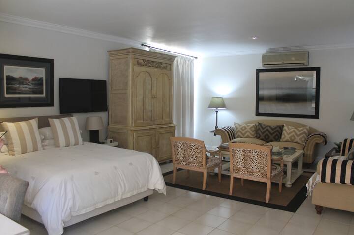 Summerstrand Studio, Port Elizabeth.