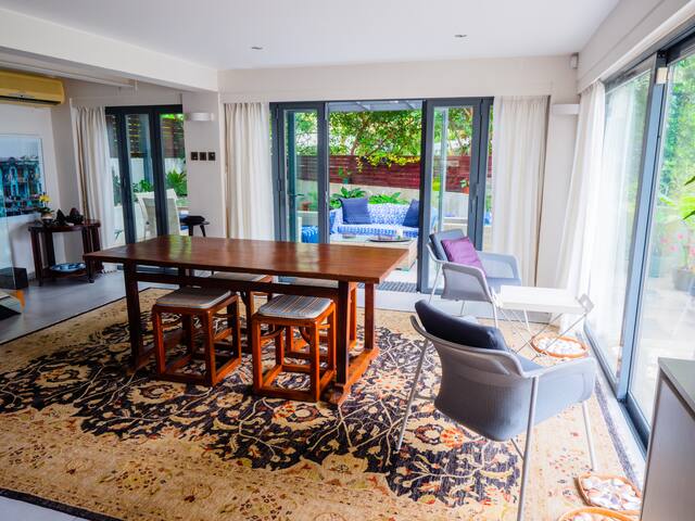 3 Storey Villa, 300 Steps from the beach!