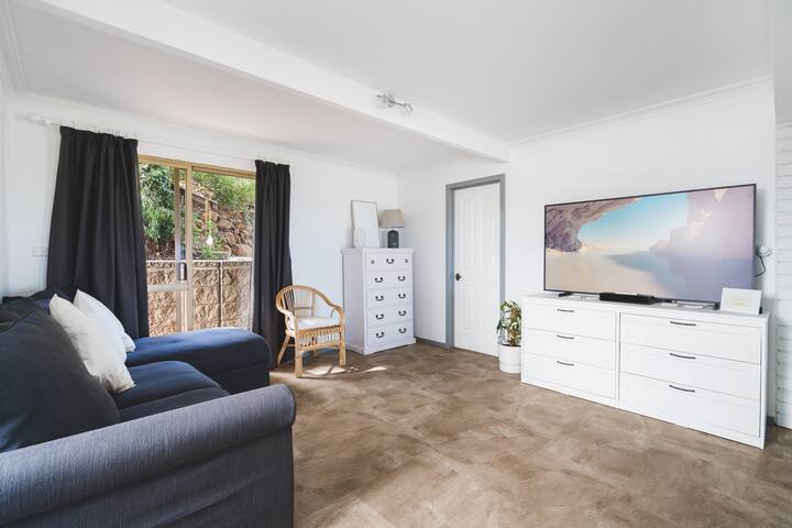 Oceanview Manor by Peppy Beach Retreats® gallery image 3