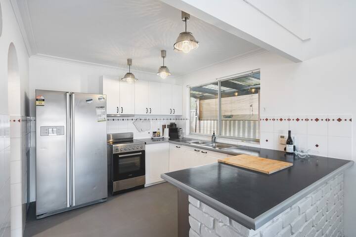 Oceanview Manor by Peppy Beach Retreats® gallery image 5