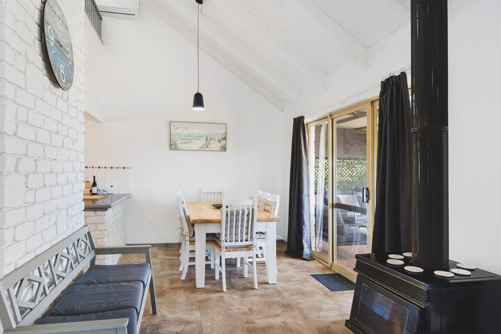 Oceanview Manor by Peppy Beach Retreats® gallery image 4