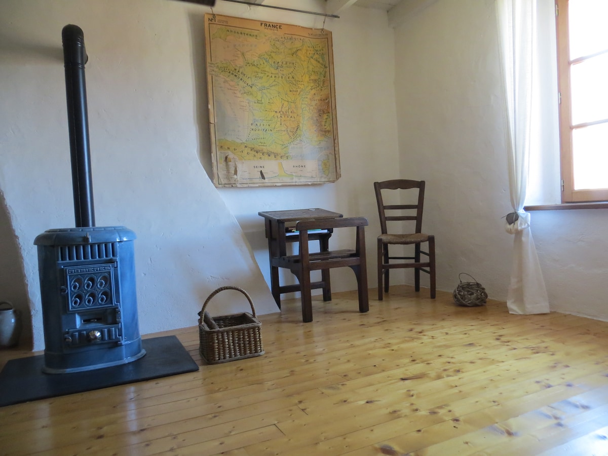 Popular Airbnb listing: The Swallows' Stopover in Diocèse De Limoges