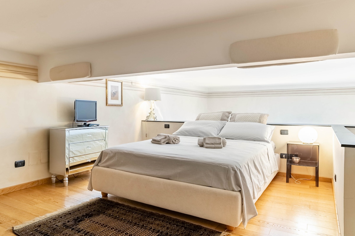 Cozy bedroom with Queen Size bed and comfortable mattress. Big closet with hangers and shelves. Low ceiling (180cm H) . / Cozy bedroom with queen size and large closet with hangers and shelves.  Low ceiling (180cm H) .