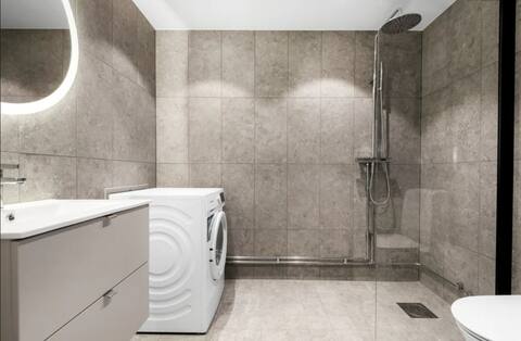 New built luxury apartment, both long/short stay