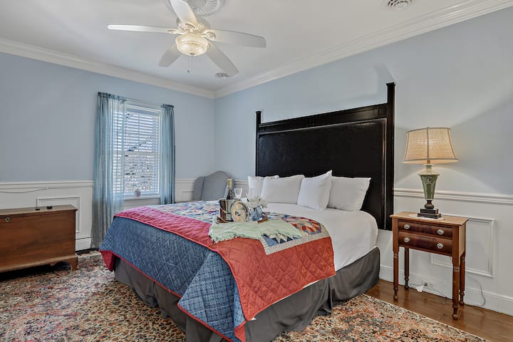 Master Bedroom - King Bed